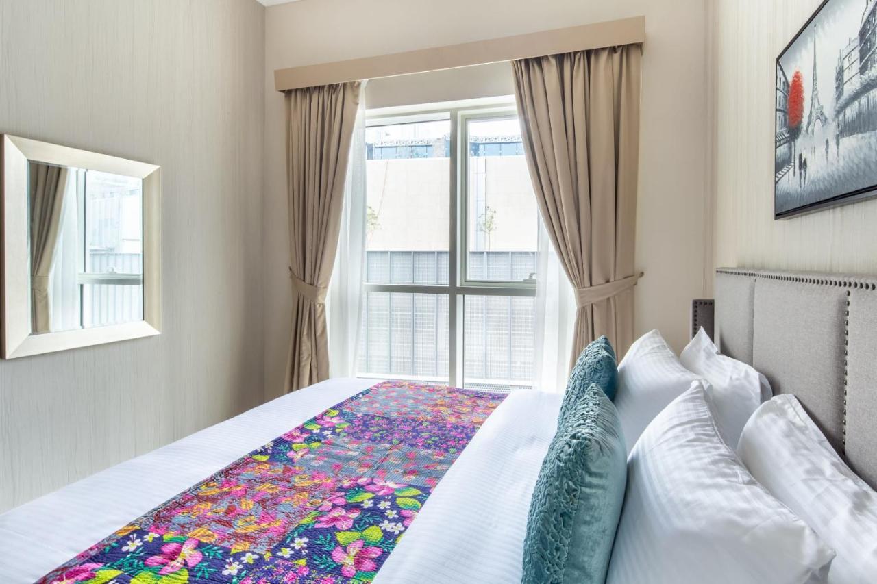 Frank Porter - Mon Reve Dubai Luaran gambar