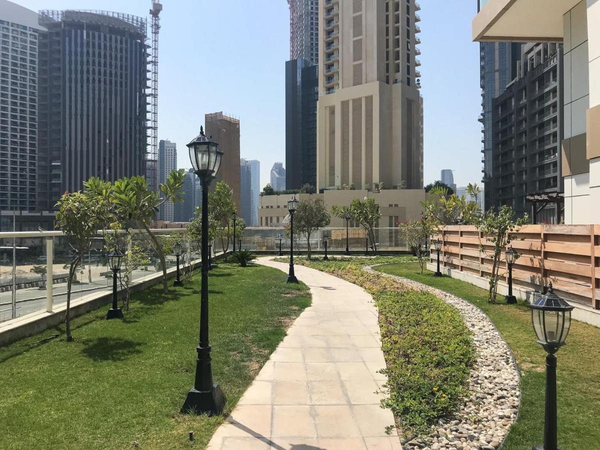 Frank Porter - Mon Reve Dubai Luaran gambar